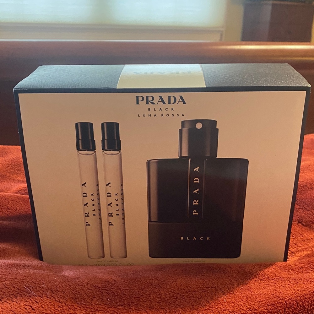 Prada Black Luna Rossa Fragrance Set missing one of the travel sprays.